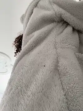 Snapshot of LINDA_EF chatting on 04/12/26, 12:10 LINDA EF online show from 04/12/26, 12:10