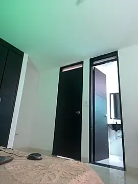 Snapshot of LINDA_EF chatting on 04/14/26, 12:33 LINDA EF online show from 04/14/26, 12:33