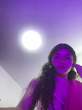 Snapshot of LINDA_EF chatting on 04/15/26, 01:07 LINDA EF online show from 04/15/26, 01:07