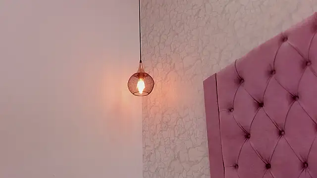 saraa joness  online show from 03/21/26, 07:39