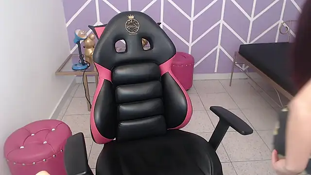 Snapshot of Sofia_xoxoo chatting on 04/14/26, 01:06 Sofia xoxoo online show from 04/14/26, 01:06