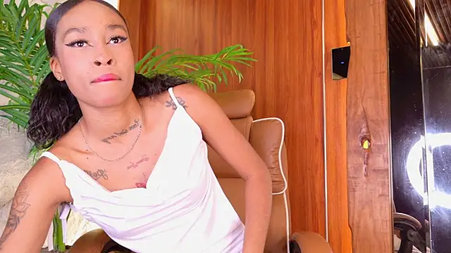 Snapshot of Barbiie_black chatting on 04/04/26, 04:04 Barbiie black online show from 04/04/26, 04:04