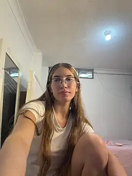 Snapshot of blondie_dity_squirt chatting on 04/15/26, 08:20 blondie dity squirt online show from 04/15/26, 08:20