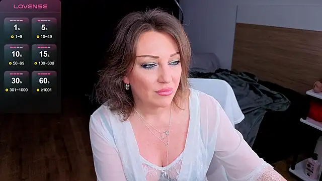 Snapshot of Sirena_Fly chatting on 04/15/26, 09:15 Sirena Fly online show from 04/15/26, 09:15