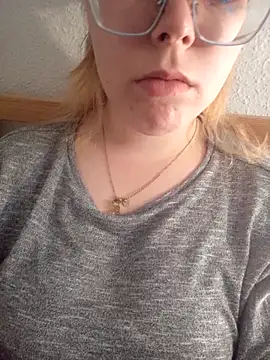 Snapshot of kitsuneniki chatting on 03/12/26, 02:34 kitsuneniki online show from 03/12/26, 02:34