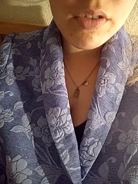 Snapshot of kitsuneniki chatting on 03/16/26, 10:25 kitsuneniki online show from 03/16/26, 10:25