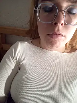 Snapshot of kitsuneniki chatting on 03/17/26, 07:28 kitsuneniki online show from 03/17/26, 07:28