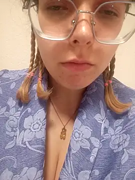 Snapshot of kitsuneniki chatting on 03/26/26, 05:51 kitsuneniki online show from 03/26/26, 05:51