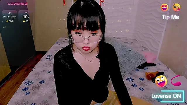 Akiko Yun online show from 03/20/26, 11:48