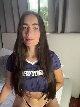 Snapshot of Evacrox chatting on 04/14/26, 02:01 Evacrox online show from 04/14/26, 02:01