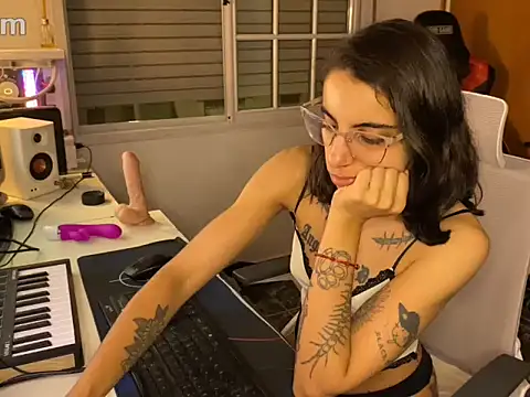 Poison Ivy 29 online show from 03/21/26, 02:49