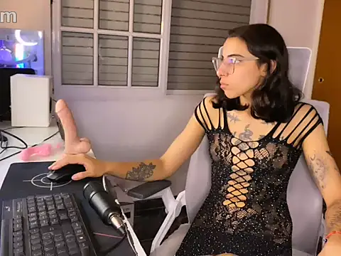 Poison Ivy 29 online show from 03/28/26, 02:33