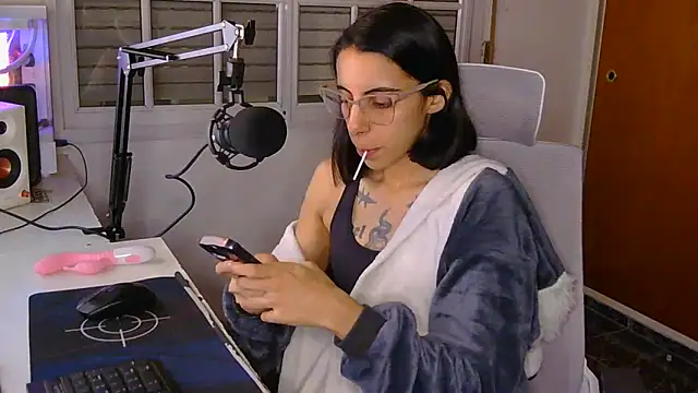 Poison Ivy 29 online show from 04/09/26, 02:44