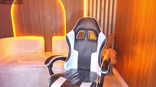 Lia queen tx online show from 04/10/26, 03:01