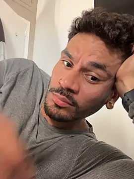 Snapshot of daniels-maison chatting on 04/01/26, 04:04 daniels-maison online show from 04/01/26, 04:04