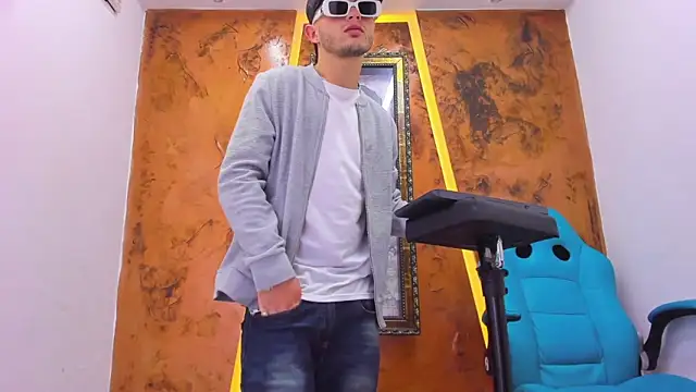 Snapshot of Jhotonex2 chatting on 04/14/26, 03:56 Jhotonex2 online show from 04/14/26, 03:56