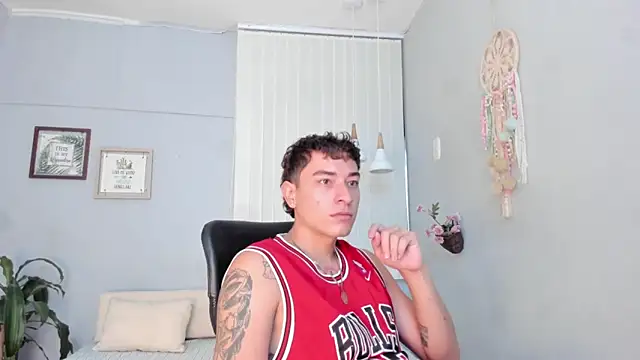 Snapshot of Thiago_2003_ chatting on 03/25/26, 12:22 Thiago 2003 online show from 03/25/26, 12:22