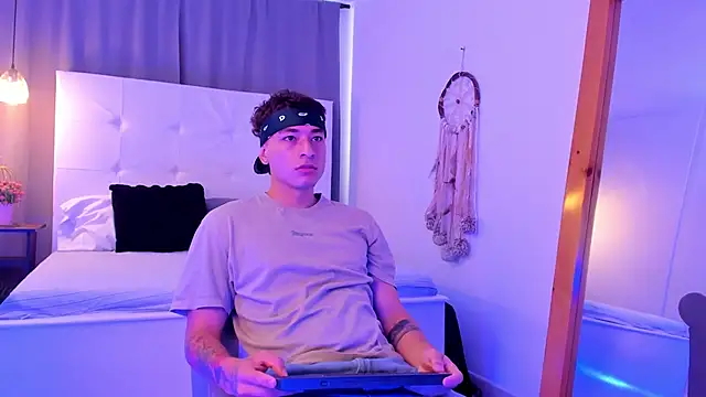 Snapshot of Thiago_2003_ chatting on 03/29/26, 01:11 Thiago 2003 online show from 03/29/26, 01:11