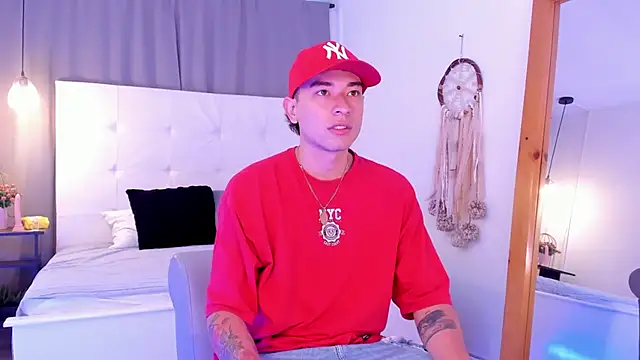 Snapshot of Thiago_2003_ chatting on 04/04/26, 12:13 Thiago 2003 online show from 04/04/26, 12:13