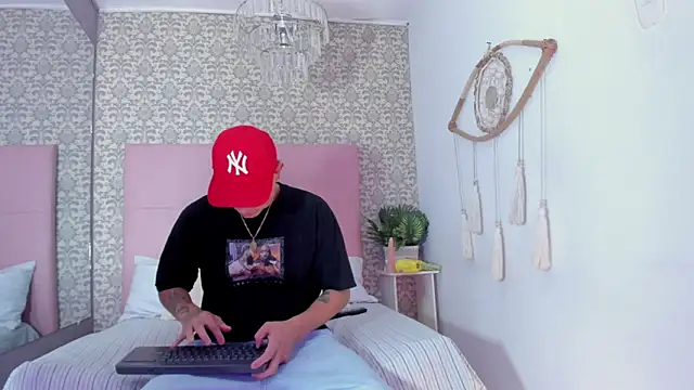 Snapshot of Thiago_2003_ chatting on 04/05/26, 01:30 Thiago 2003 online show from 04/05/26, 01:30