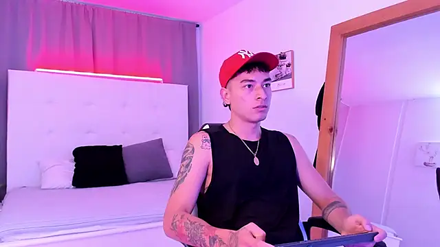 Snapshot of Thiago_2003_ chatting on 04/15/26, 12:45 Thiago 2003 online show from 04/15/26, 12:45