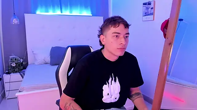 Snapshot of Thiago_2003_ chatting on 04/16/26, 12:28 Thiago 2003 online show from 04/16/26, 12:28