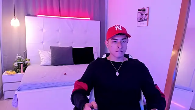 Thiago 2003  online show from 04/19/26, 02:22