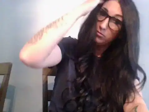 Snapshot of TheVictoriaWolf chatting on 04/04/26, 12:13 TheVictoriaWolf online show from 04/04/26, 12:13