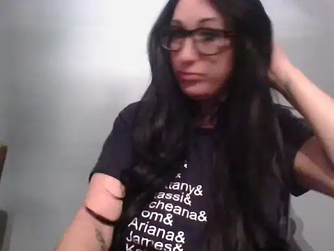 Snapshot of TheVictoriaWolf chatting on 04/05/26, 10:12 TheVictoriaWolf online show from 04/05/26, 10:12