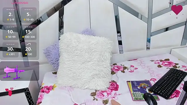 Emily Collins 1 online show from 04/07/26, 06:36