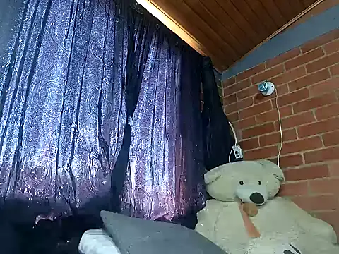 Snapshot of Alexandrina chatting on 01/19/25, 04:14 Alexandrina online show from 01/19/25, 04:14