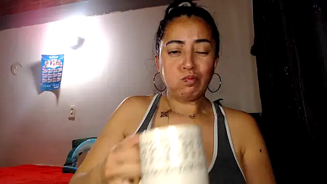 Snapshot of Alexandrina chatting on 09/26/25, 10:25 Alexandrina online show from 09/26/25, 10:25