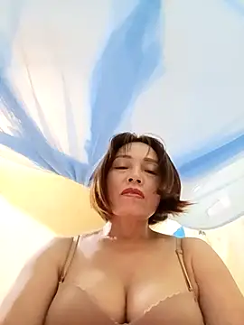 Snapshot of Lyly22x chatting on 03/31/26, 10:15 Lyly22x online show from 03/31/26, 10:15