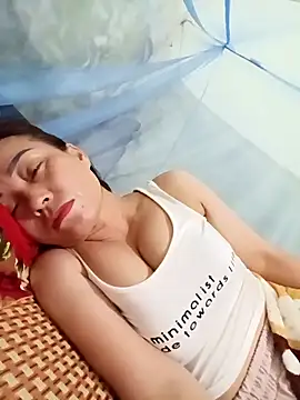 Snapshot of Lyly22x chatting on 04/08/26, 10:21 Lyly22x online show from 04/08/26, 10:21