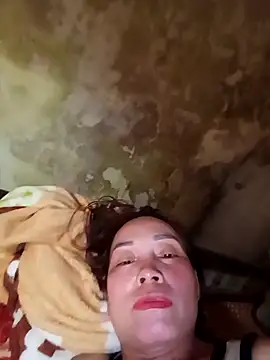 Snapshot of Lyly22x chatting on 04/12/26, 09:36 Lyly22x online show from 04/12/26, 09:36