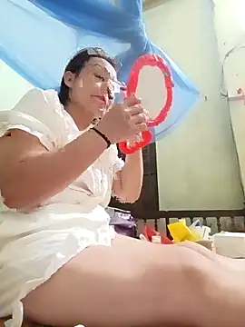 Snapshot of Lyly22x chatting on 04/15/26, 12:34 Lyly22x online show from 04/15/26, 12:34