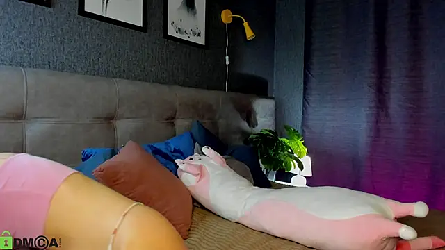 Alice Pleasance online show from 04/10/26, 01:55