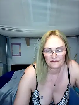 roxy 74 online show from 04/13/26, 08:42