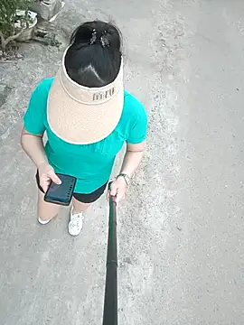 Snapshot of Simmory chatting on 04/12/26, 10:31 Simmory online show from 04/12/26, 10:31