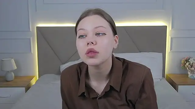 Snapshot of Sophie_Rays chatting on 03/12/26, 01:50 Sophie Rays online show from 03/12/26, 01:50