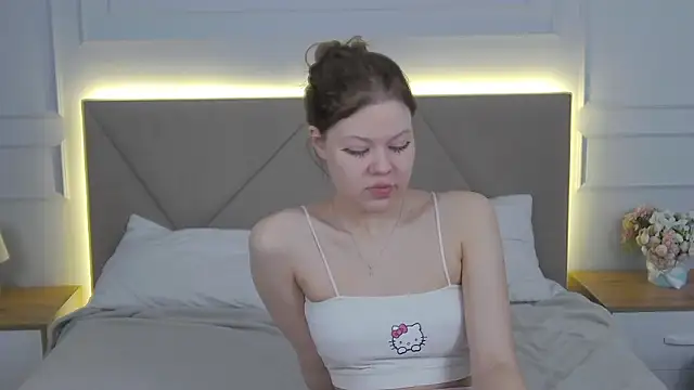 Snapshot of Sophie_Rays chatting on 03/18/26, 04:15 Sophie Rays online show from 03/18/26, 04:15