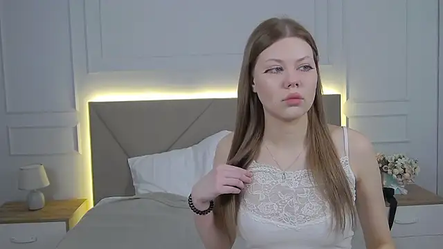 Snapshot of Sophie_Rays chatting on 03/23/26, 11:03 Sophie Rays online show from 03/23/26, 11:03