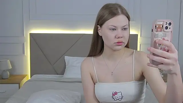 Snapshot of Sophie_Rays chatting on 03/26/26, 04:07 Sophie Rays online show from 03/26/26, 04:07