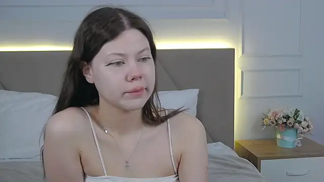 Snapshot of Sophie_Rays chatting on 04/09/26, 04:01 Sophie Rays online show from 04/09/26, 04:01