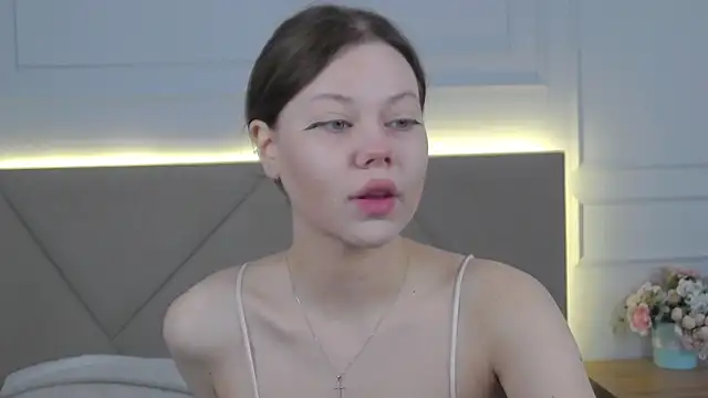 Snapshot of Sophie_Rays chatting on 04/16/26, 03:51 Sophie Rays online show from 04/16/26, 03:51