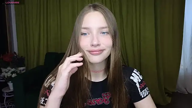 Snapshot of DariaAngels chatting on 03/24/26, 12:43 DariaAngels online show from 03/24/26, 12:43