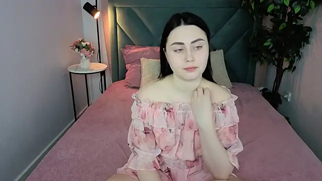 NoraLumi online show from 04/02/26, 08:39