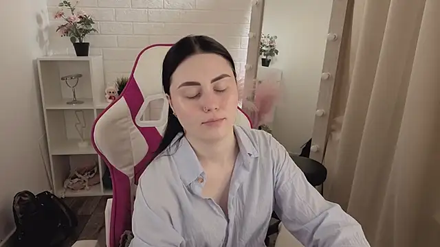 NoraLumi online show from 04/13/26, 05:24