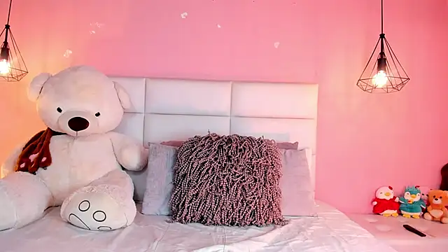 KarolyneLune online show from 06/18/26, 08:13