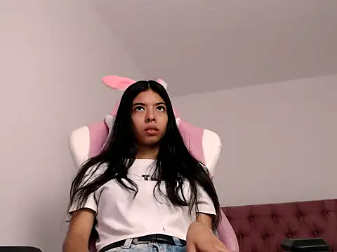 Snapshot of Sweet_Scarlett_ chatting on 04/05/26, 02:03 Sweet Scarlett online show from 04/05/26, 02:03